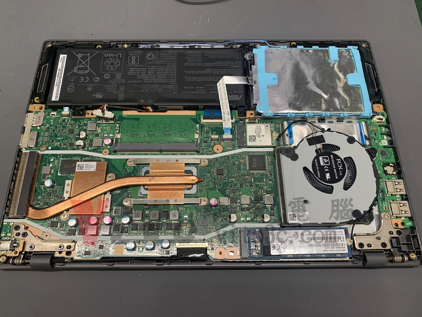 ASUS X409 拆機後的內部結構 ASUS X409 拆機後的內部結構