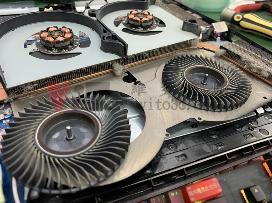 Acer Nitro5 AN515-54 無法開機、主機板進水維修案例 散熱器與風扇內部灰塵堆積