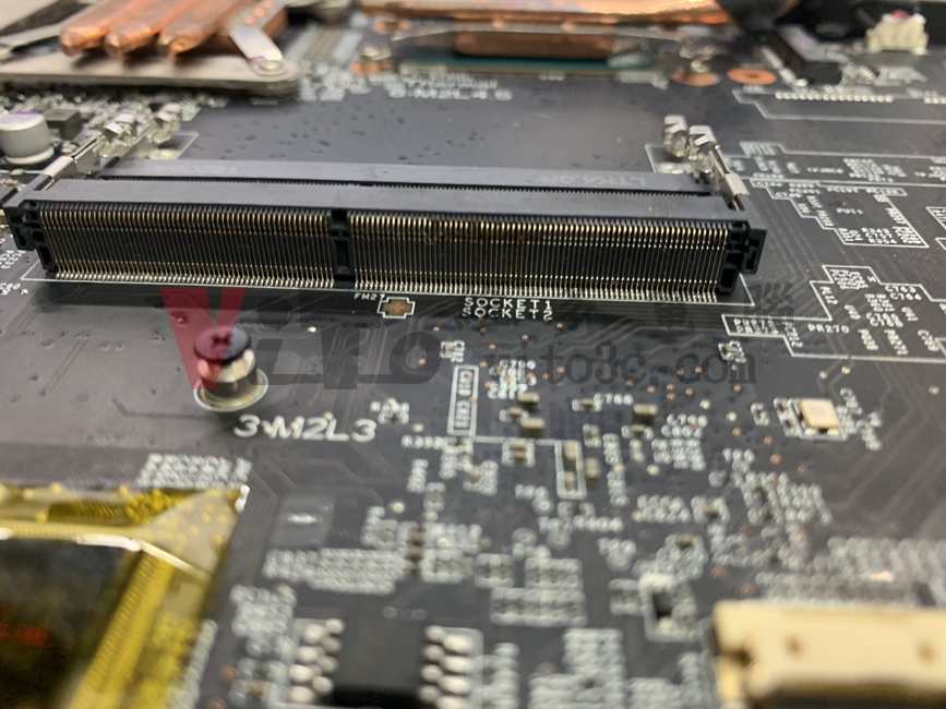 MSI GV62 8RC 無法開機、不過電、主機板進水嚴重鏽蝕維修案例 MSI GV62 記憶體插槽進水鏽蝕