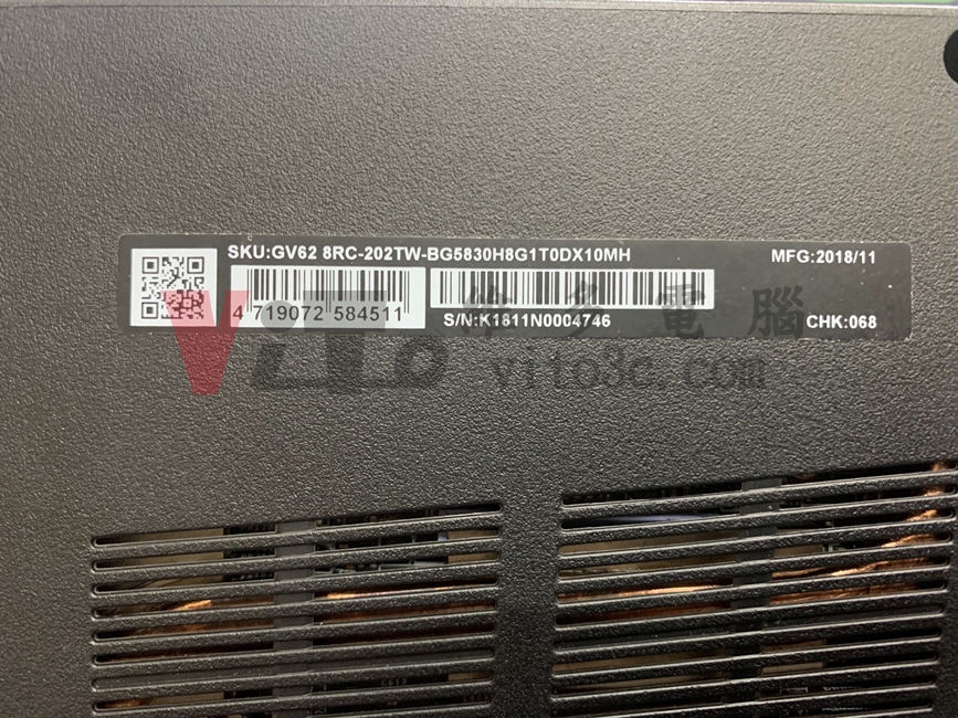 MSI GV62 8RC 無法開機、不過電、主機板進水嚴重鏽蝕維修案例 MSI GV62 8RC 型號與序號標籤(底部)