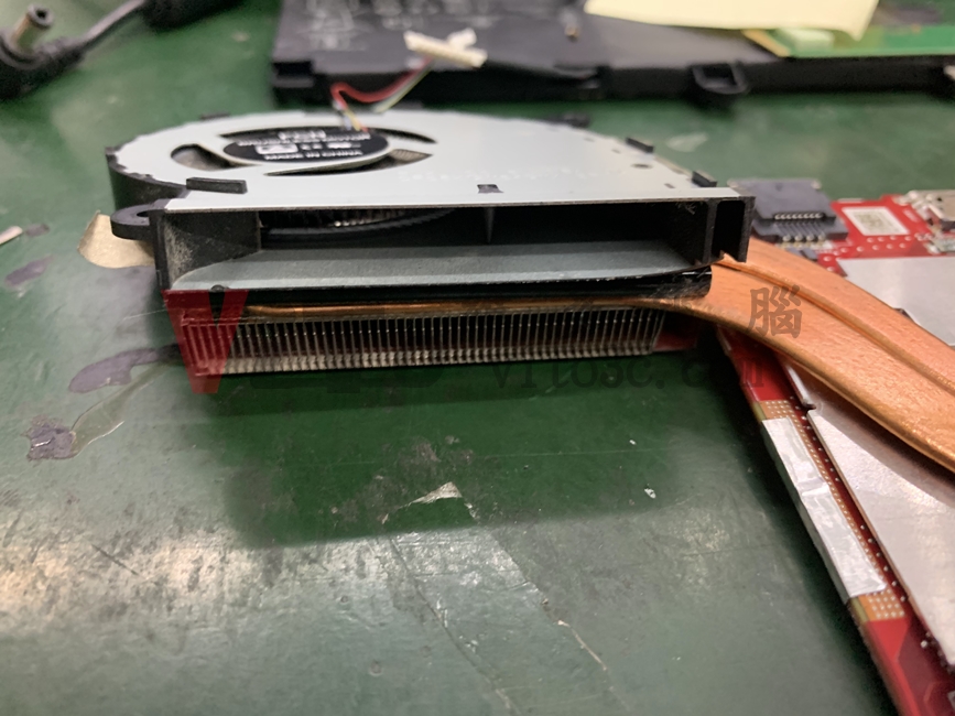 ROG G531G 不過電、無法開機、筆電進水、主機板CPU維修案例 ROG G531 散熱器灰塵清理(左)