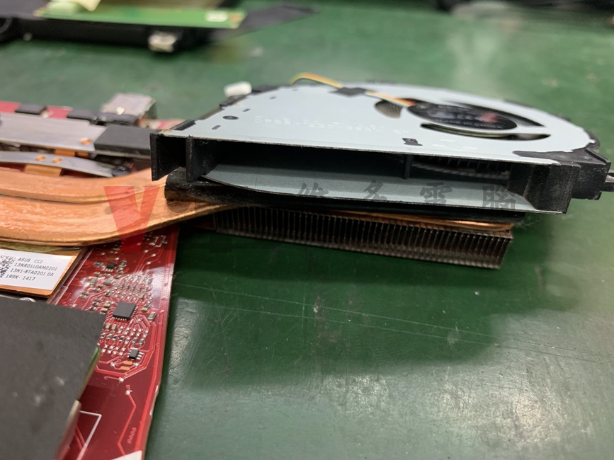 ROG G531G 不過電、無法開機、筆電進水、主機板CPU維修案例 ROG G531 散熱器灰塵清理(右)