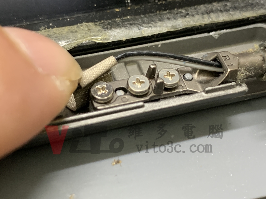 筆記型電腦轉軸斷裂,造成外殼破裂分離的災情探討 | ASUS、Acer、HP、MSI等 LG Gram 螺絲鬆動