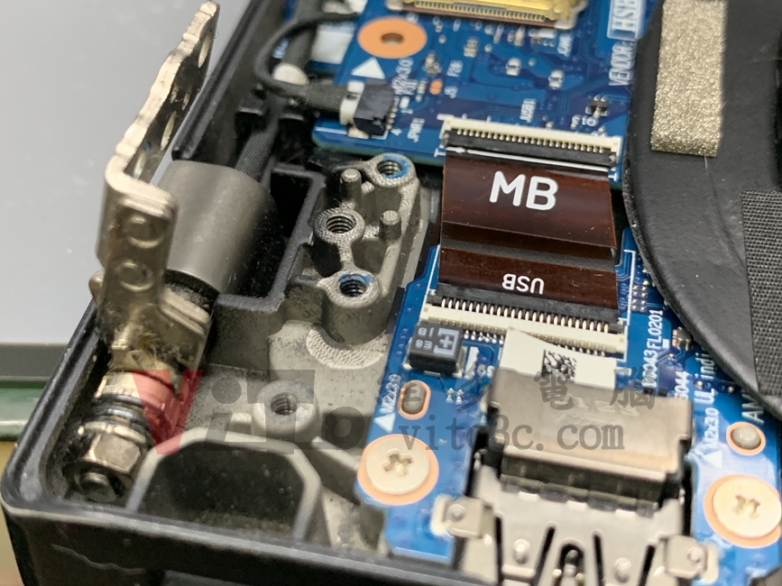 筆記型電腦轉軸斷裂,造成外殼破裂分離的災情探討 | ASUS、Acer、HP、MSI等 LENOVO Think Pad X13 轉軸結構(下半部)
