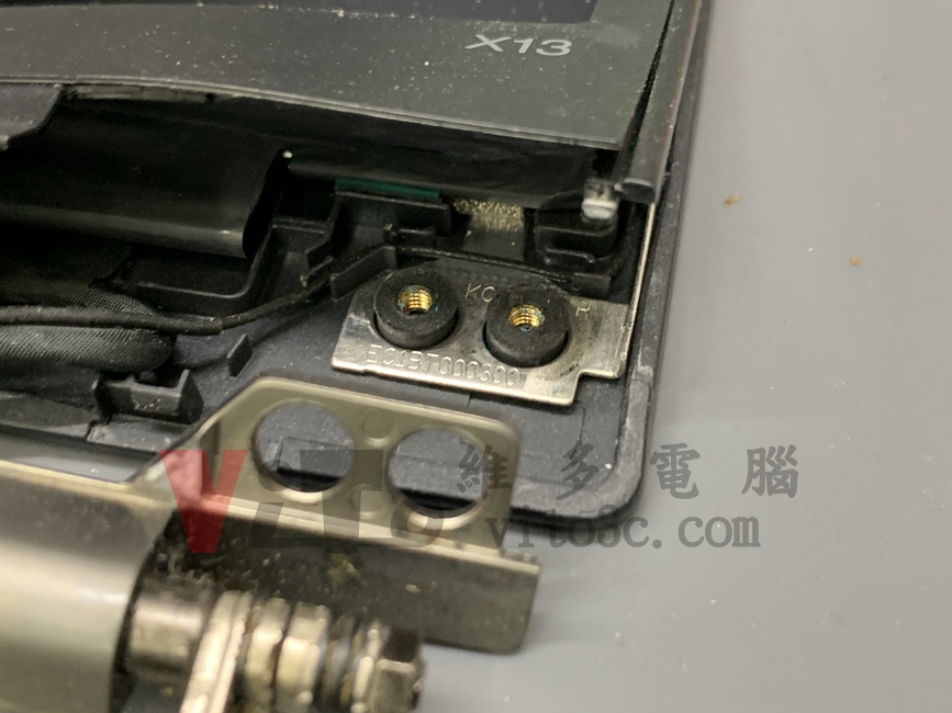筆記型電腦轉軸斷裂,造成外殼破裂分離的災情探討 | ASUS、Acer、HP、MSI等 LENOVO Think Pad X13 螢幕轉軸結構(上半部)