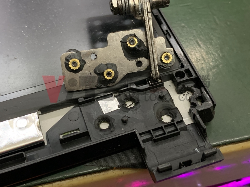 筆記型電腦轉軸斷裂,造成外殼破裂分離的災情探討 | ASUS、Acer、HP、MSI等 MSI GP75 Leopard 9SD (MS-17E2)轉軸斷裂、外殼分離