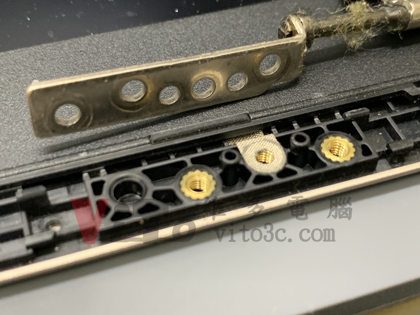 爆殼危機!筆電轉軸為何會斷裂?解析6大關鍵 ASUS S406U 螢幕轉軸缺螺絲