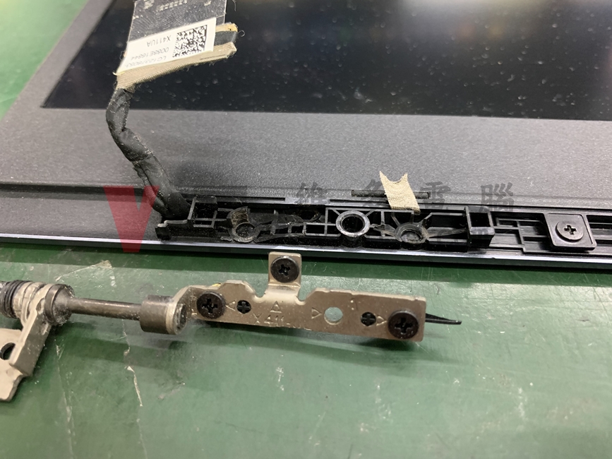 爆殼危機!筆電轉軸為何會斷裂?解析6大關鍵 ASUS S410U 轉軸斷裂(上半部)