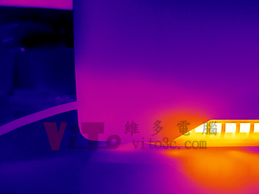 爆殼危機!筆電轉軸為何會斷裂?解析6大關鍵 ASUS FX503V 後出風口右側(熱像儀發熱分布)