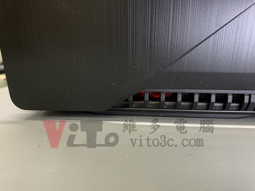 爆殼危機!筆電轉軸為何會斷裂?解析6大關鍵 ASUS FX503V 上半部擋住後出風口右側