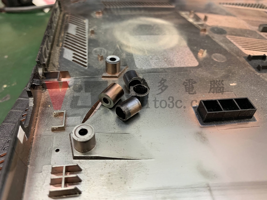 爆殼危機!筆電轉軸為何會斷裂?解析6大關鍵 MSI GF65 Thin 10UE (MS-16W2)底殼內部破裂