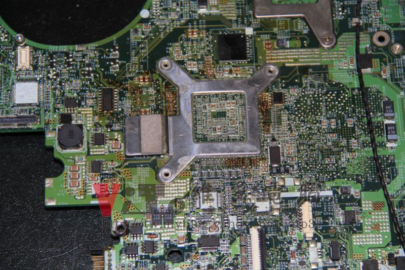 Acer Aspire 1652 WLMi 顯卡破圖線條、開機畫面半邊線條、顯卡故障維修實例 Acer Aspire 1652 顯示卡晶片不當處理,背面助焊劑殘留