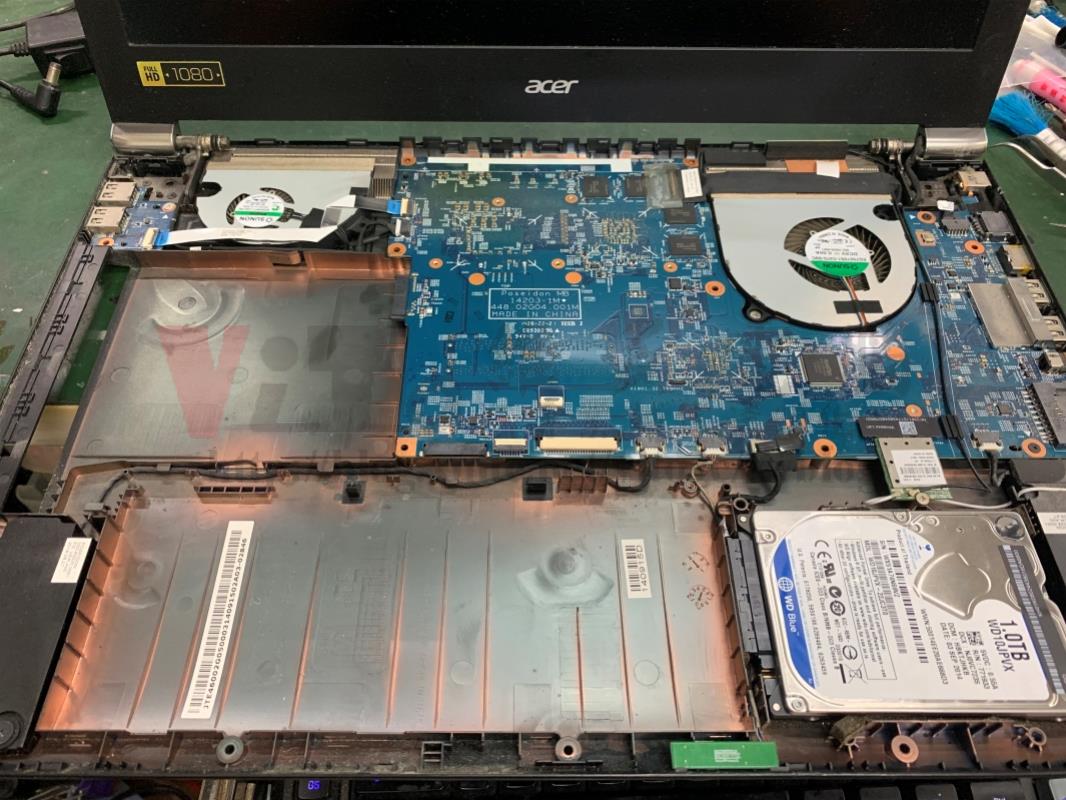 ACER VN7-791G 不過電,使用中突然斷電無法開機,主機板短路不能開機維修實例 VN7-791G 內部構造