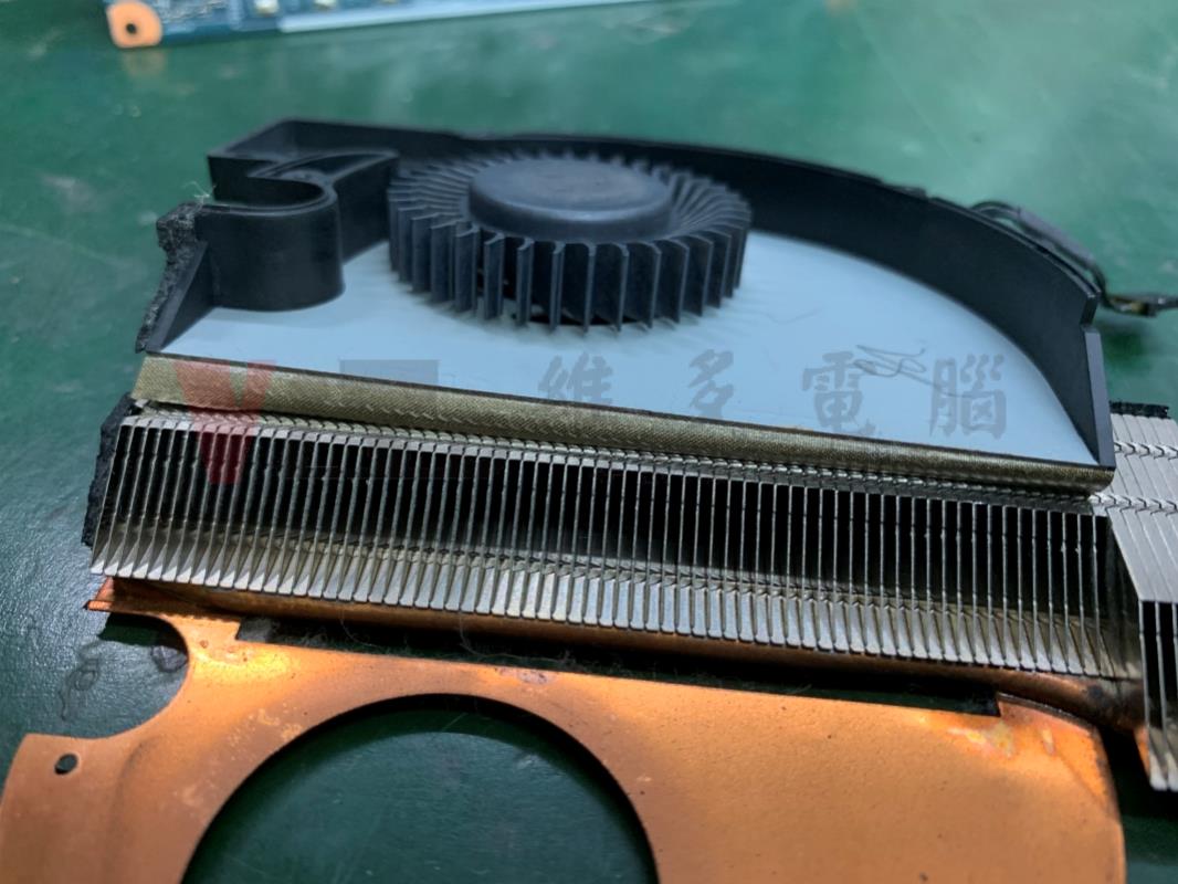 ACER VN7-791G 不過電,使用中突然斷電無法開機,主機板短路不能開機維修實例 VN7-791G 顯示卡風扇與散熱器灰塵清理