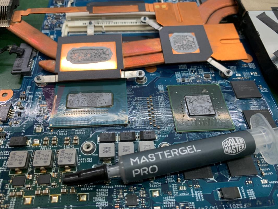 ACER VN7-791G 不過電,使用中突然斷電無法開機,主機板短路不能開機維修實例 VN7-791G 散熱膏更換
