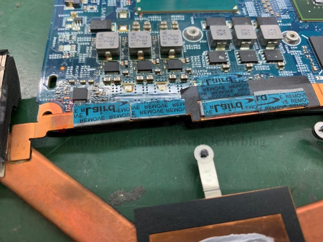 ACER VN7-791G 不過電,使用中突然斷電無法開機,主機板短路不能開機維修實例 VN7-791G 散熱器導熱貼片更換