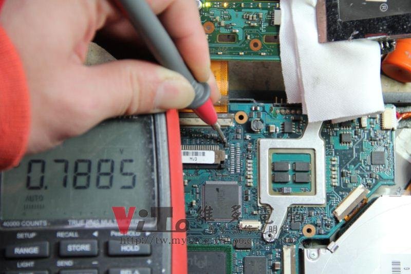 VAIO VGN-SZ476N 破圖畫面異常、顯示卡GO7400、顯示卡記憶體、開機迴路多種故障維修實例 VAIO VGN-SZ 主供電19V,電表測量只剩0.7885V