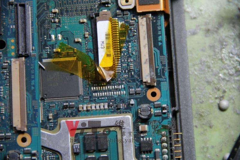 VAIO VGN-SZ476N 破圖畫面異常、顯示卡GO7400、顯示卡記憶體、開機迴路多種故障維修實例 移除IC4611後就不短路了