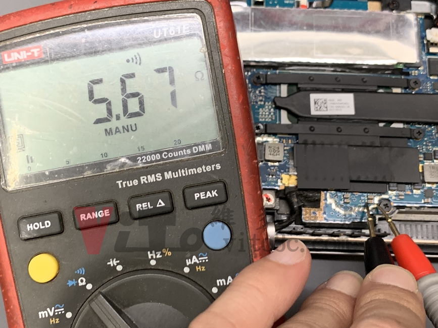ASUS UX333F 筆電不過電、無法開機維修|CPU核心供電短路修復 筆電不開機故障檢測,測量 ASUS UX333F 19V 供電短路,阻抗為 5.67 歐姆