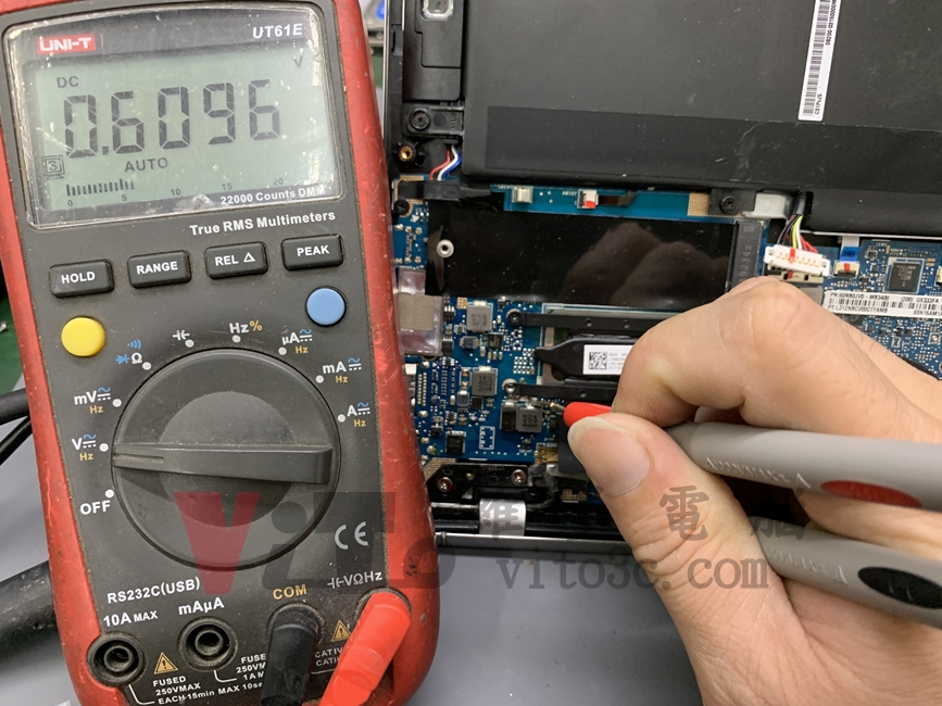 ASUS UX333F 筆電不過電、無法開機維修|CPU核心供電短路修復 ASUS UX333F 筆電開機測試,確認 CPU 核心供電 0.6V 正常運作