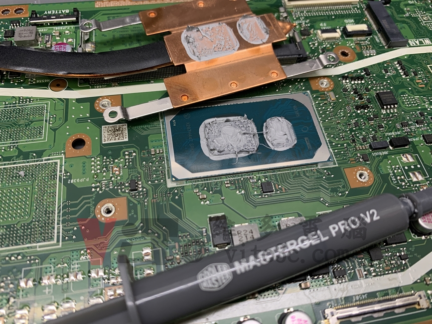 ASUS X515E 別家退件來找我們?焊點斷線修補實例|台中、彰化筆電維修 ASUS X515E 更換新的散熱膏並壓印看是否塗抹均勻