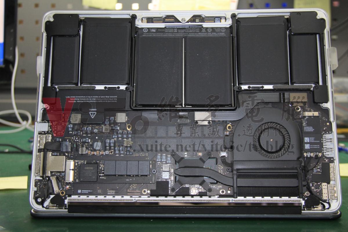 Macbook Pro 13 A1502 充電燈不亮,無法開機,不能啟動,筆電維修案例 MacBook Pro 13吋 A1502 2014年 拆機內部結構