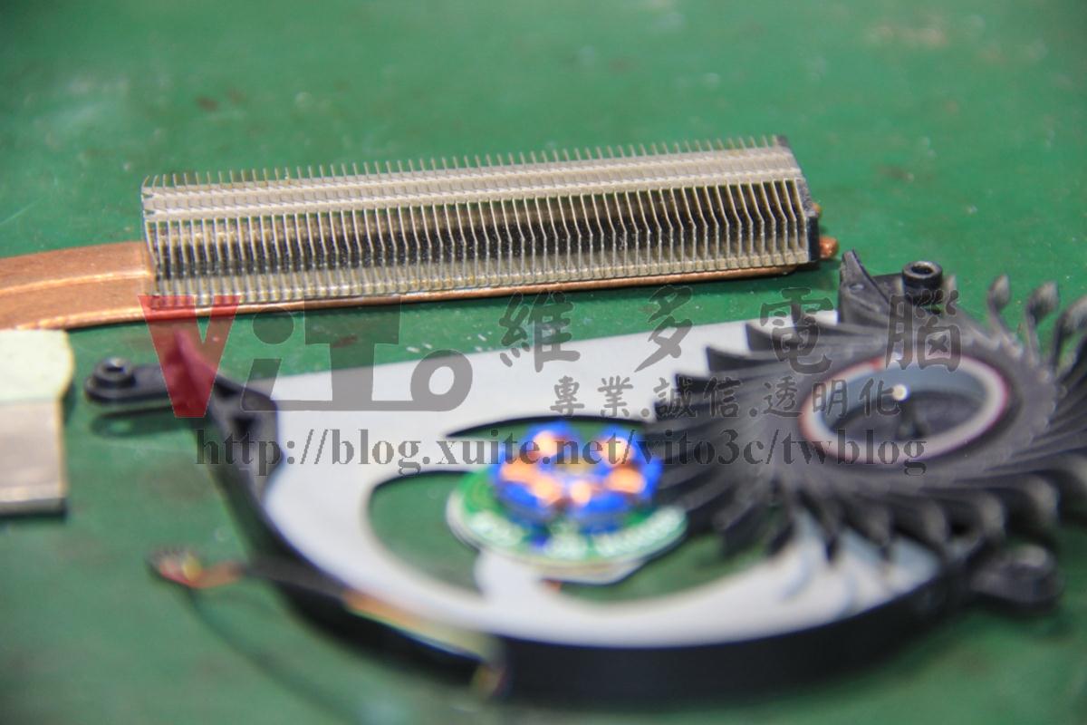 Razer BLADE RZ09 開機無畫面 無畫面顯示 不能進入作業系統 不能開機 主機板故障維修案例 Razer RZ09 散熱器及風扇 清理後