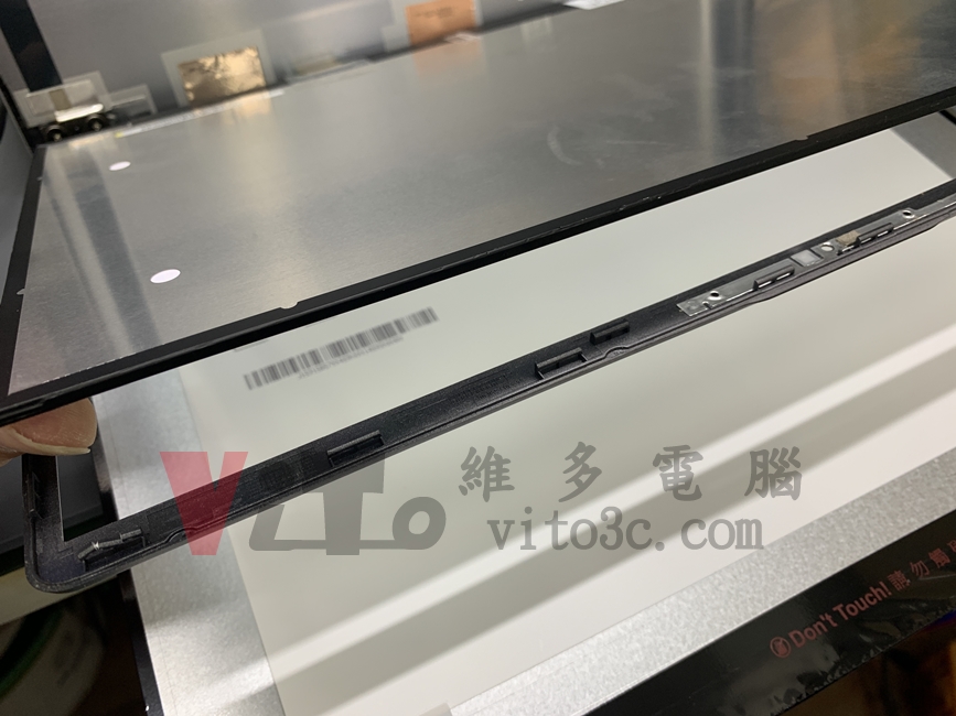 ACER AN515-56 筆電螢幕故障,導致 CPU 損壞的維修實例 | 台中、彰化專業維修 交叉測試面板,驗證可以開機點亮面板