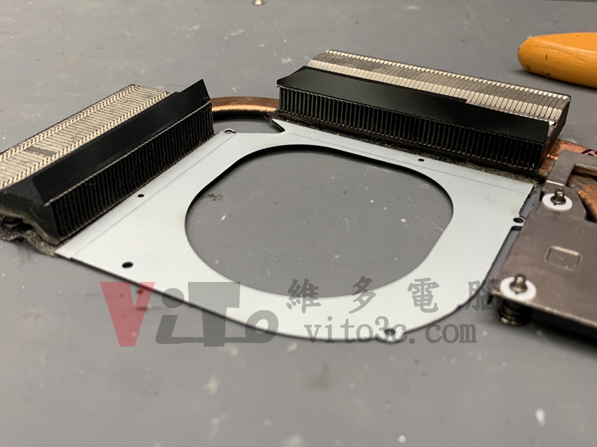 ACER AN515-56 筆電螢幕故障,導致 CPU 損壞的維修實例 | 台中、彰化專業維修 AN515-56 左側散熱器清理完成
