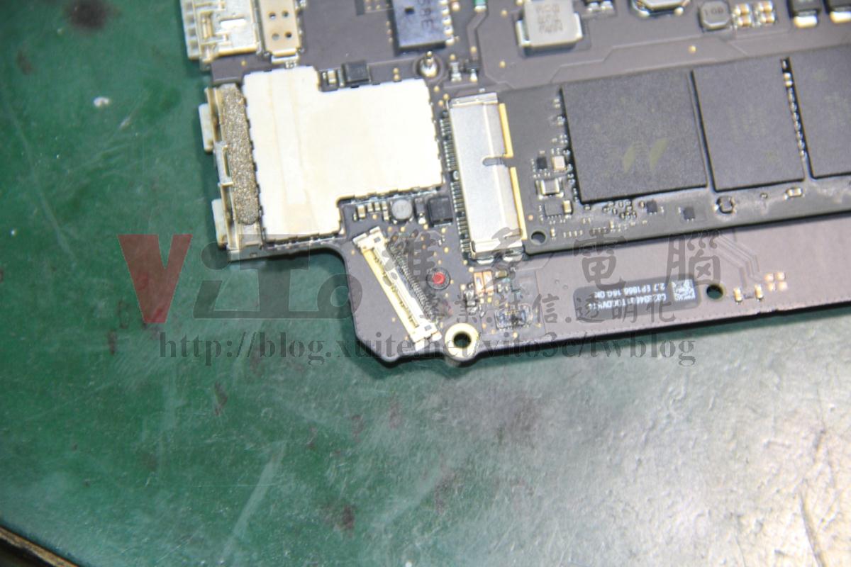 Macbook Pro A1502 進水維修:主機板、鍵盤、螢幕維修實例|台中、彰化筆電維修 主機板水損零件氧化