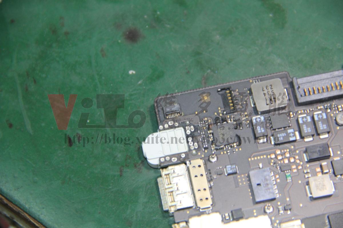 Macbook Pro A1502 進水維修:主機板、鍵盤、螢幕維修實例|台中、彰化筆電維修 主機板水損元件氧化