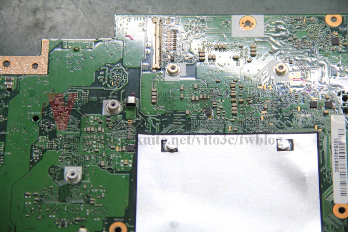 ASUS VivoBook X542U 主機板清潔後乾淨的樣子