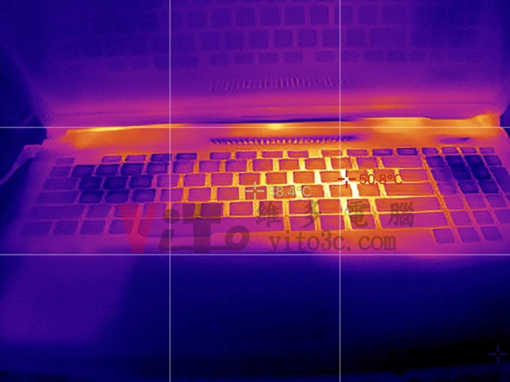筆電散熱大解密:On-board CPU 真的容易過熱嗎? 紅外線熱影像-鍵盤最高溫處約在50.8度