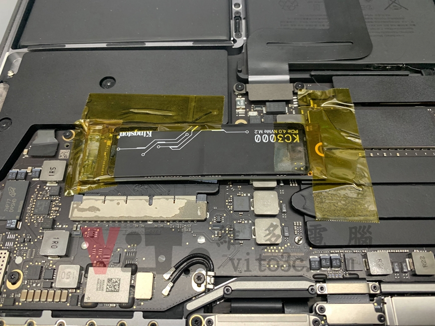 筆電壞了該維修還是買新的?10 年 CPU 效能對比,給你最佳選擇 MacBook Pro 13 A1708,升級 SSD 容量,透過轉接腳座改裝市售金士頓 SSD KC3000 轉接腳座,便宜推薦。