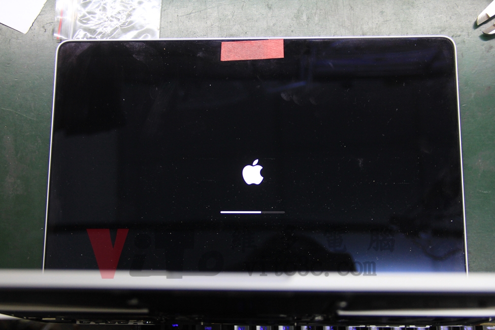 IMG_5332_结果.JPG Macbook Pro 13寸 2017年 A1708 簡單組裝測試,顯示開機 LOGO 跑進度條
