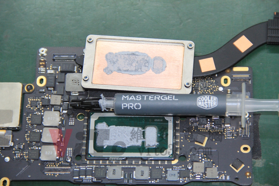 Macbook Pro 13寸 2017年 A1708 不能開機、不過電?SMC晶片故障維修實例|台中、彰化筆電維修 Macbook Pro 13寸 2017年 A1708 不能開機、不過電?SMC晶片故障維修實例|台中、彰化筆電維修