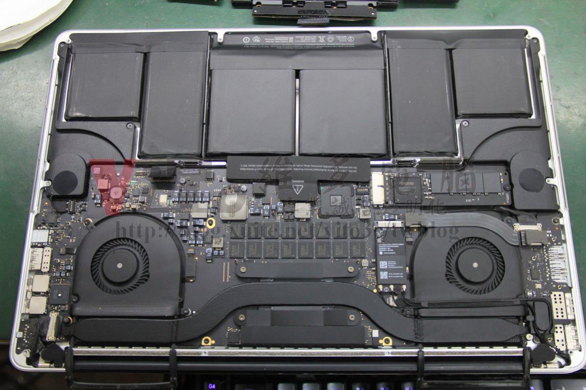 Macbook Pro 15-inch A1398 2015年 電池更換 Macbook Pro 15-inch A1398 2015年 電池更換,內部灰塵清理乾淨
