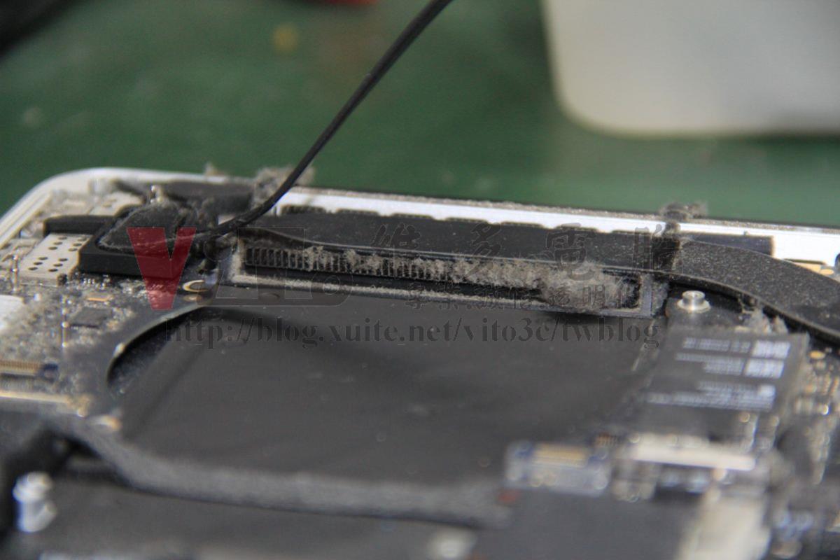 Macbook Pro 15-inch A1398 2015年 散熱器灰塵清潔 Macbook Pro 15寸 2015年 A1398 突然斷電關機、不定時關機,主機板維修實例|台中、彰化筆電維修