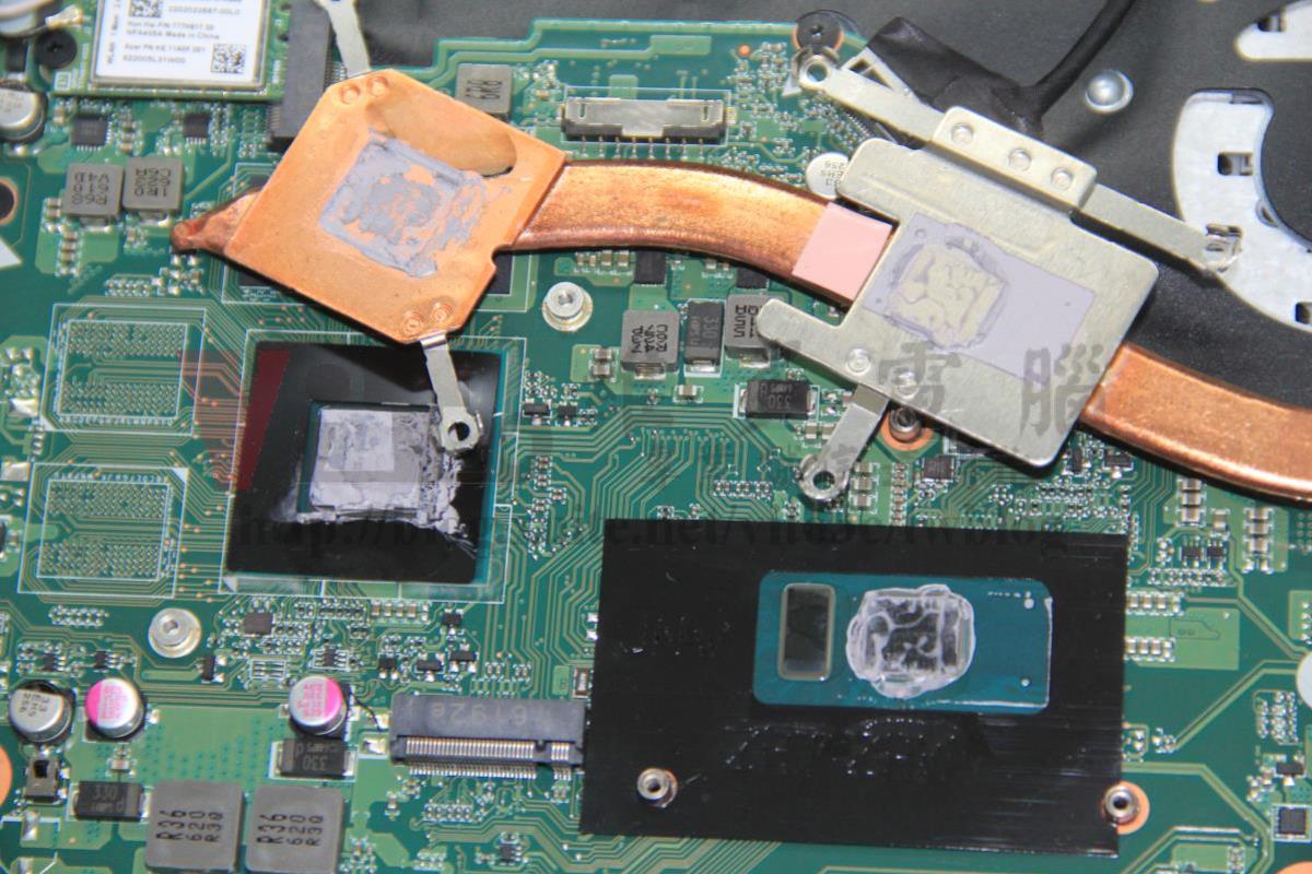 ACER E5-575G 散熱膏更換1 ACER E5-575G 拆開散熱器檢查,發現散熱膏已經乾掉