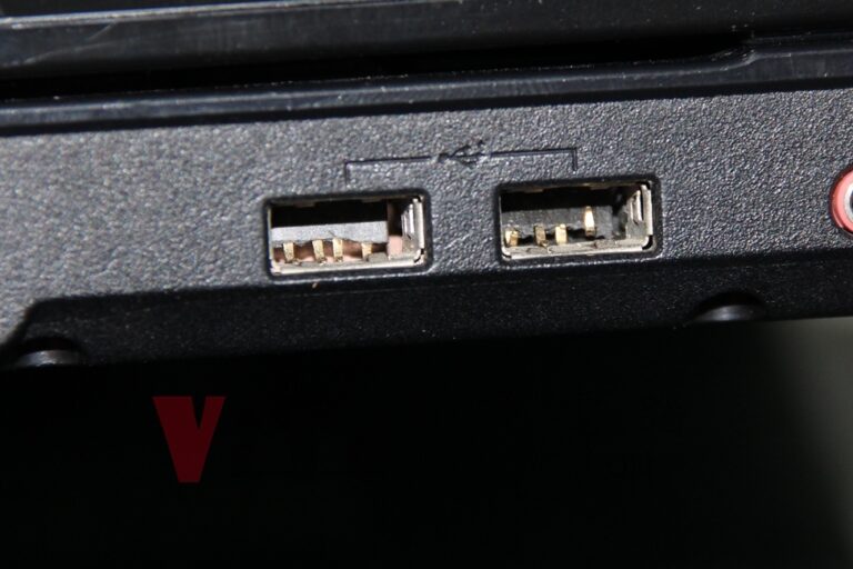 eMachines E725 USB 插座斷裂後，內部接觸針腳歪斜