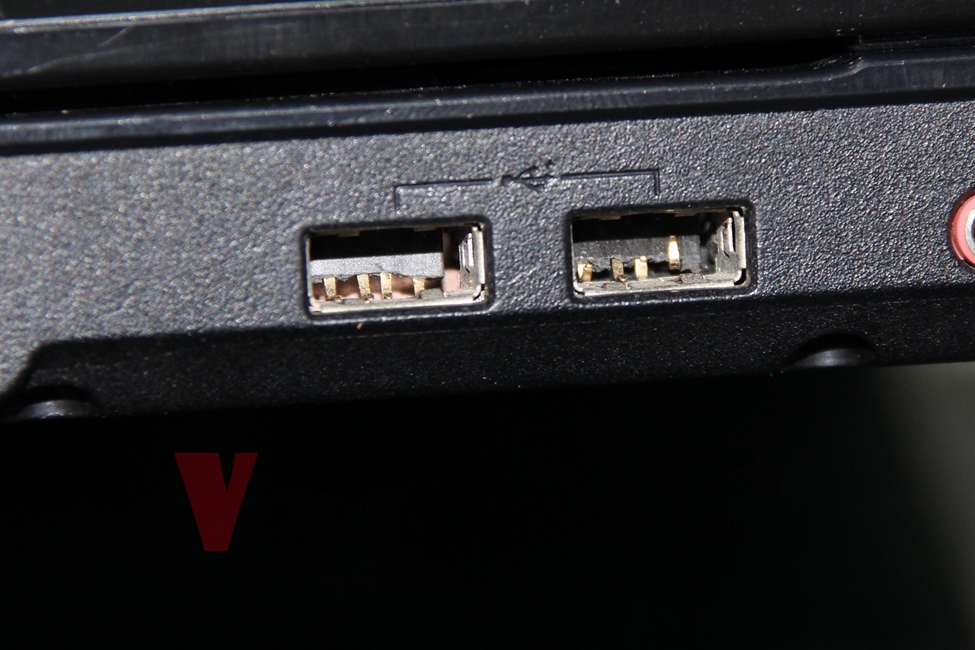 eMachines E725 USB 插座斷裂後，內部接觸針腳歪斜