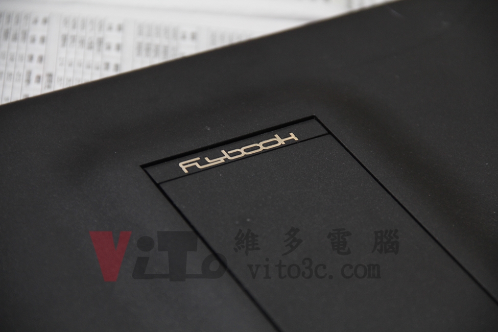 江川 FlyBook VM 不定時出現藍屏、當機重啟、BGA焊接維修實例|台中、彰化筆電維修 FlyBook VM 顯示燙金 LOGO