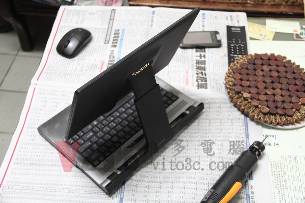 江川 FlyBook VM 不定時出現藍屏、當機重啟、BGA焊接維修實例|台中、彰化筆電維修 FlyBook VM 面板高度與角度都能調整