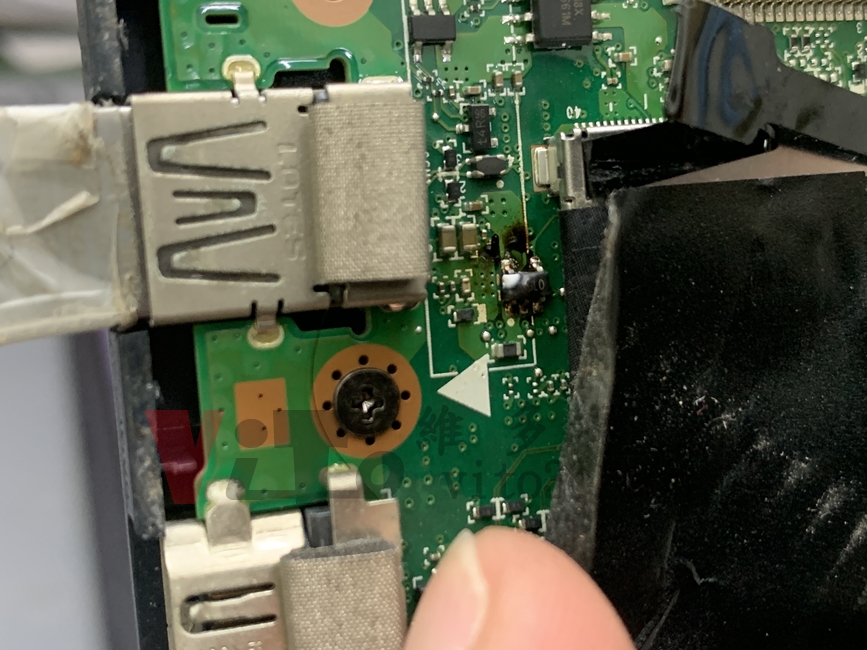 ASUS X571G 突然關機有燒焦味?主機板零件燒毀、轉軸補強維修實例|台中、彰化筆電維修 ASUS X571G 突然關機有燒焦味?主機板零件燒毀、轉軸補強維修實例|台中、彰化筆電維修