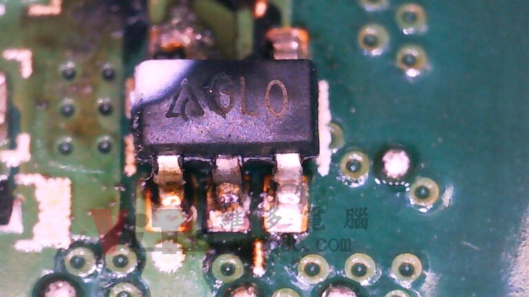 ASUS X571G 突然關機有燒焦味?主機板零件燒毀、轉軸補強維修實例|台中、彰化筆電維修 ASUS X571G 顯微鏡檢查燒毀的電子零件