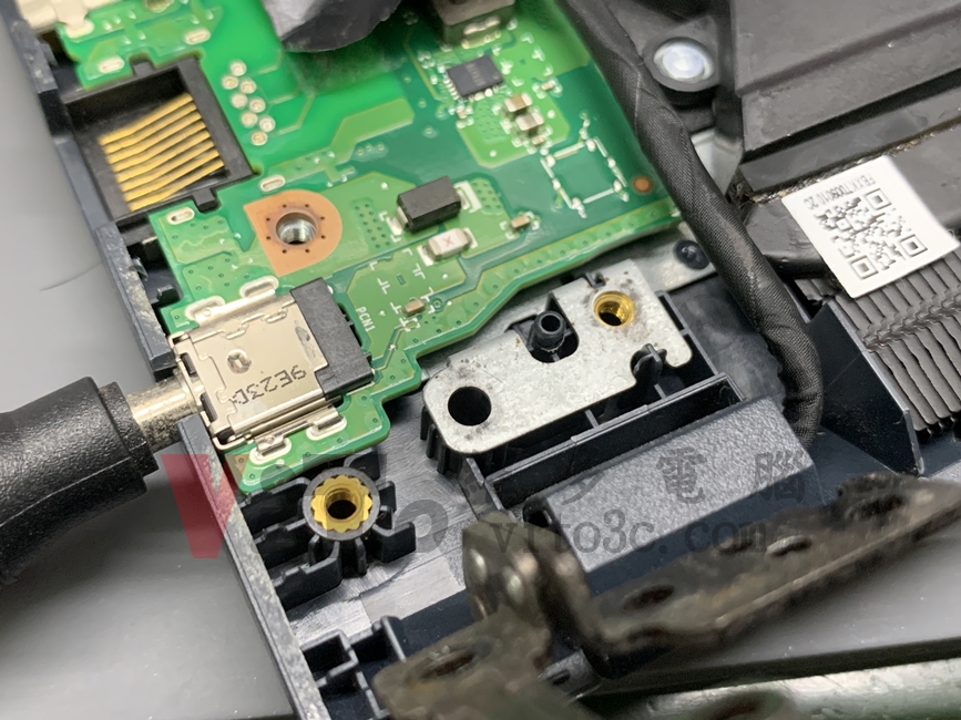 ASUS X571G 突然關機有燒焦味?主機板零件燒毀、轉軸補強維修實例|台中、彰化筆電維修 ASUS X571G 突然關機有燒焦味?主機板零件燒毀、轉軸補強維修實例|台中、彰化筆電維修