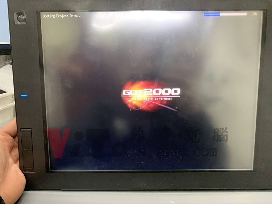 三菱 GT2715-XTBD 開機畫面顯示 GOT2000