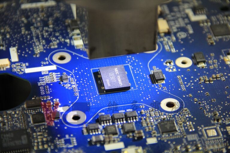Acer 4736ZG 突然斷電關機、不定時關機?主機板維修實例(顯卡改裝銅片篇) Acer 4736ZG BGA焊接拆除NEC 0E907大電容