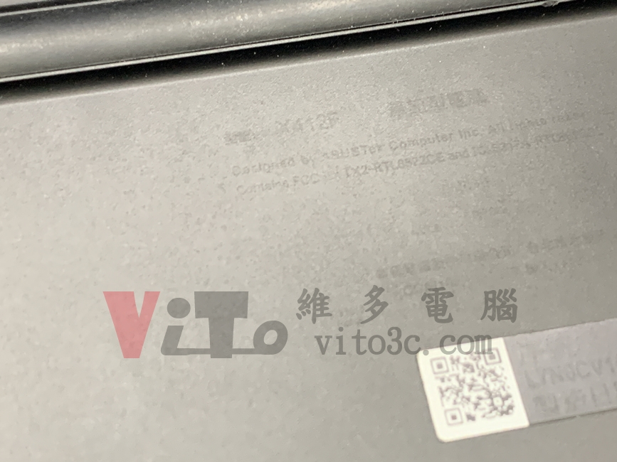 ASUS X412F 不過電、無法開機?主機板與電池維修實例|台中、彰化筆電維修 ASUS X412F 底部型號,顯示完整型號為 X412F