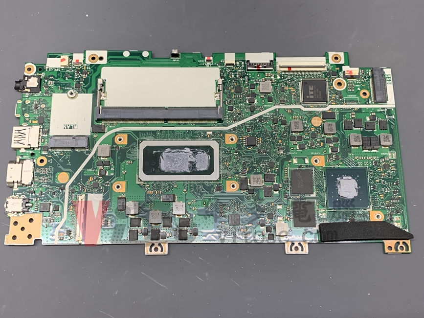 ASUS X412F 不過電、無法開機?主機板與電池維修實例|台中、彰化筆電維修 ASUS X412F 主機板修復後,將焊接的助焊劑都清理乾淨